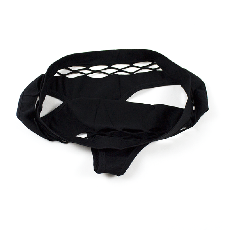 Ажурна чорна білизна