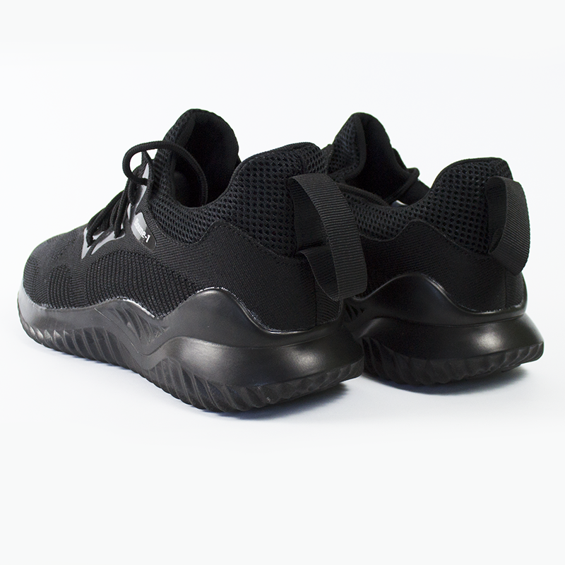 Чорні чоловічі кросівки