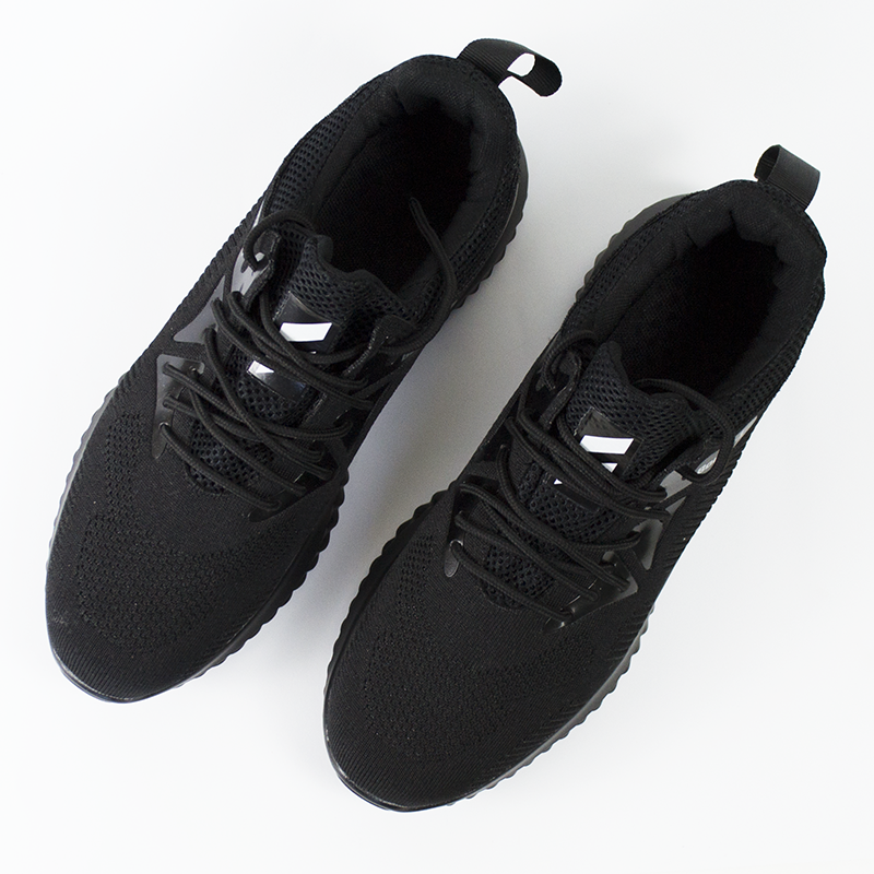 Чорні чоловічі кросівки