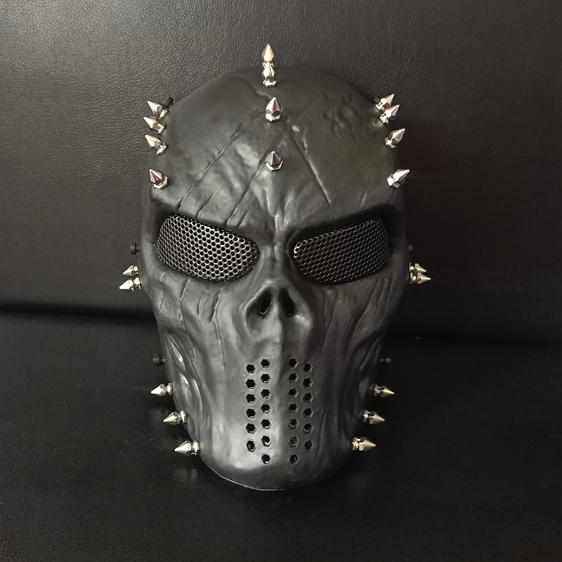 Чорна маска HighWay Bastion з шипами